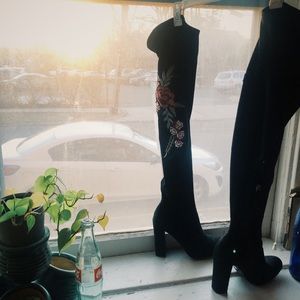 thigh-high black boots w floral embroidery